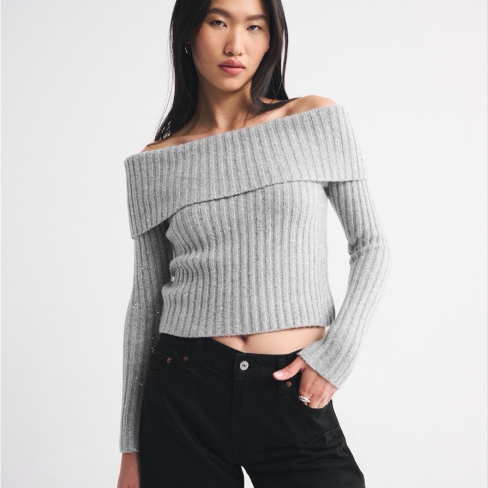 Abercrombie & Fitch Off-Shoulder Ribbed Knit Sweater - Light Gray